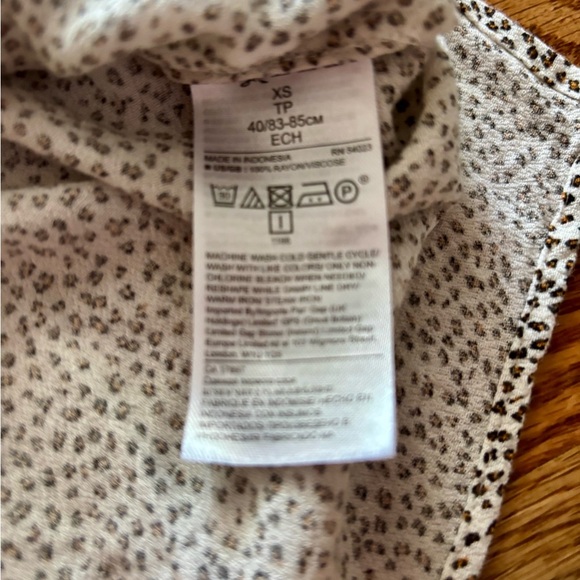 Banana Republic Animal Print Buttoned Blouse - XS - Picture 6 of 10